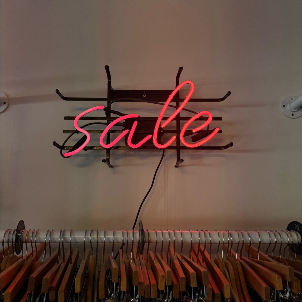 Neon 'Sale' Wall Sign - Pink